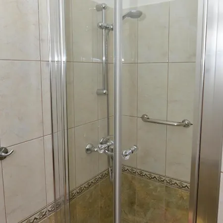 Eight-bedroom In Nyaraló