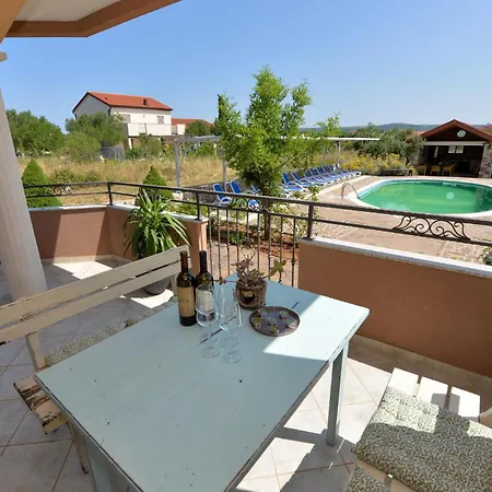 Nyaraló Eight-bedroom In Pašman
