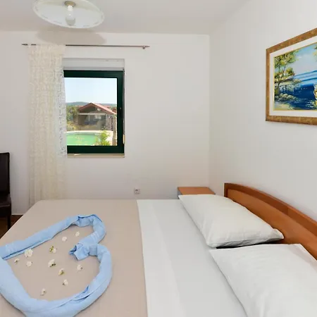 Eight-bedroom In * Pašman