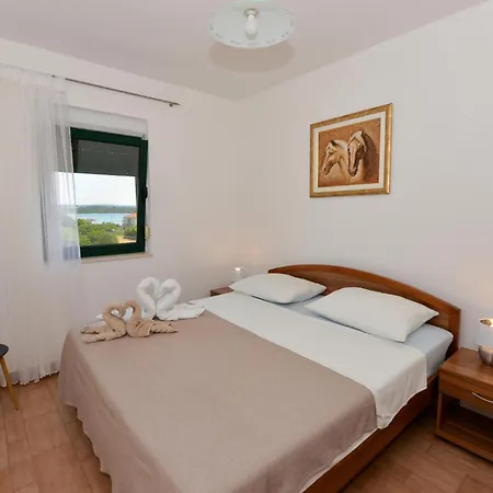 Eight-bedroom In