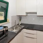 Eight-bedroom In Сasa de vacaciones Pašman