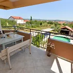 Eight-bedroom In Сasa de vacaciones *