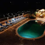 Сasa de vacaciones Eight-bedroom In