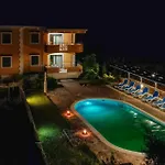 Eight-bedroom In Сasa de vacaciones Pašman