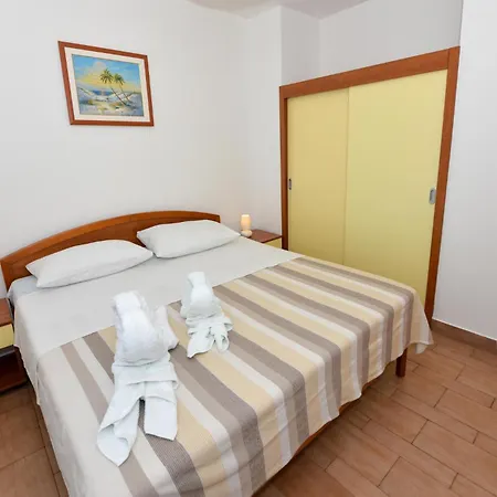 Eight-bedroom In