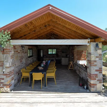 Vikendica Eight-bedroom In Pasman