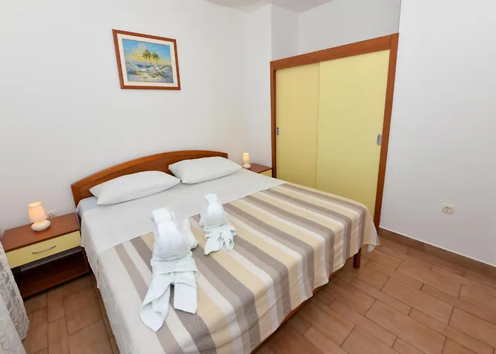 Eight-bedroom In