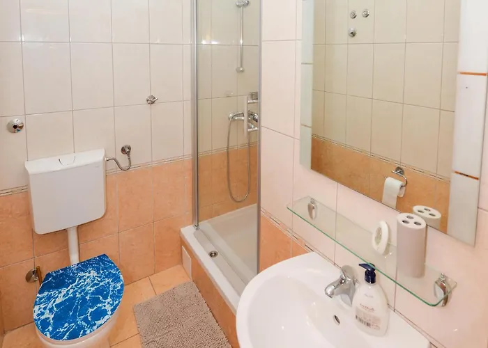 Eight-bedroom In * Pasman