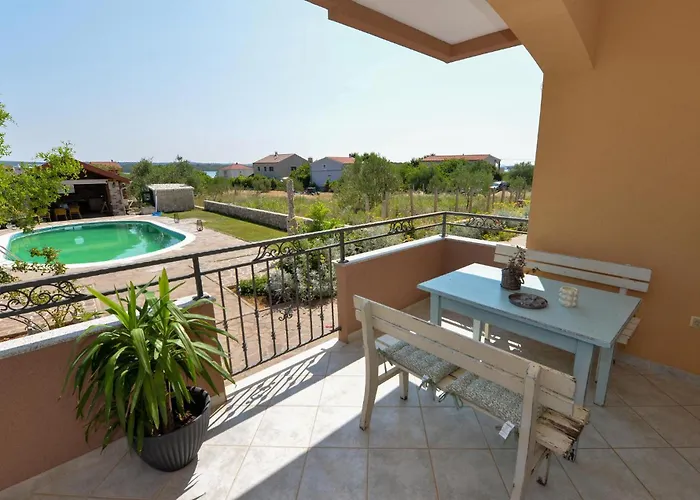 Eight-bedroom In Pasman