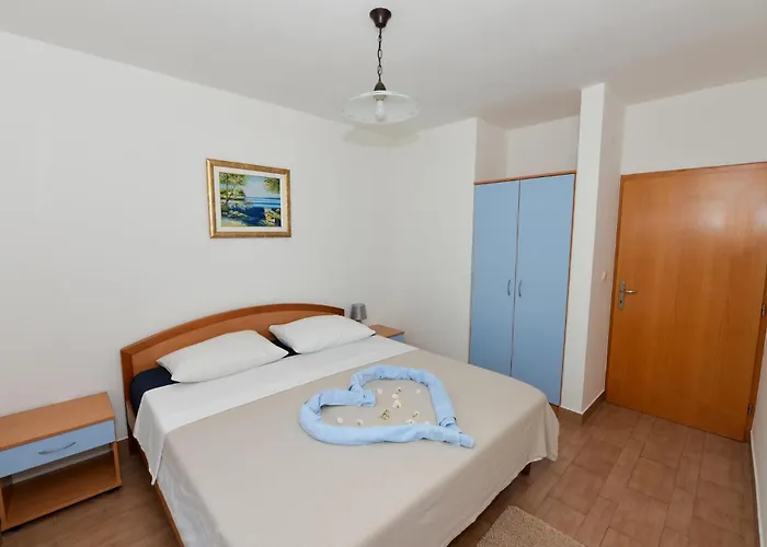 Vikendica Eight-bedroom In Pasman