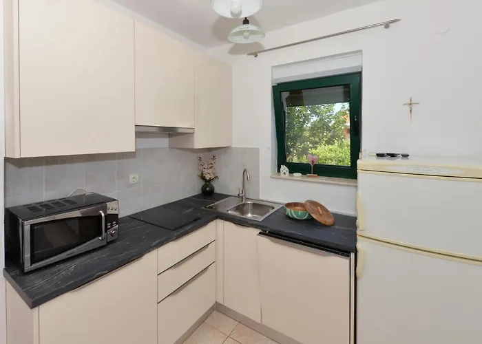 Eight-bedroom In * Pasman