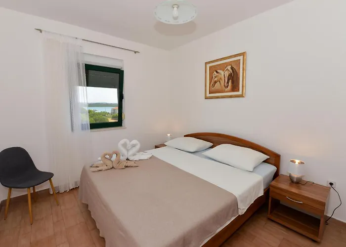 Eight-bedroom In