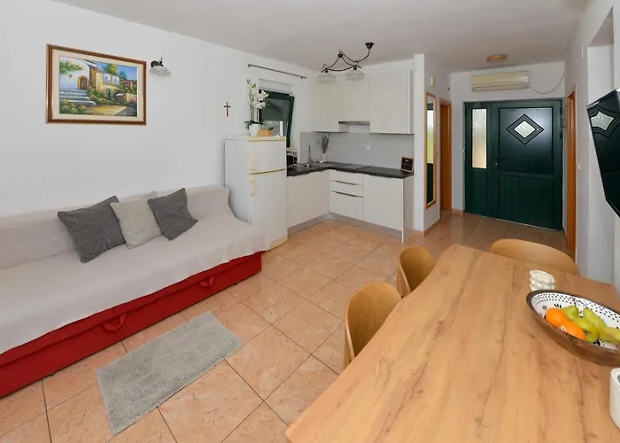 Vikendica Eight-bedroom In *