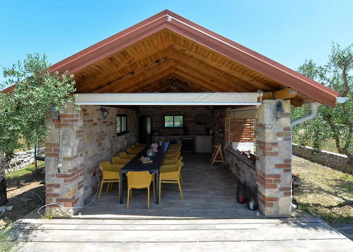 Vikendica Eight-bedroom In Pasman