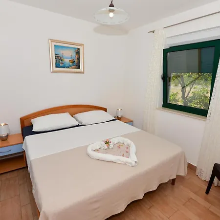 Eight-bedroom In