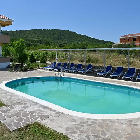 Eight-bedroom In Casa de Férias *