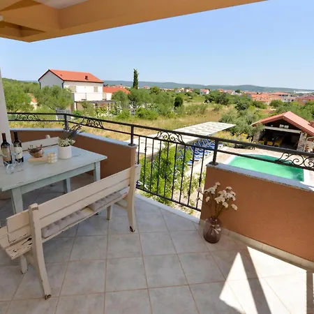 Eight-bedroom In Casa de Férias *